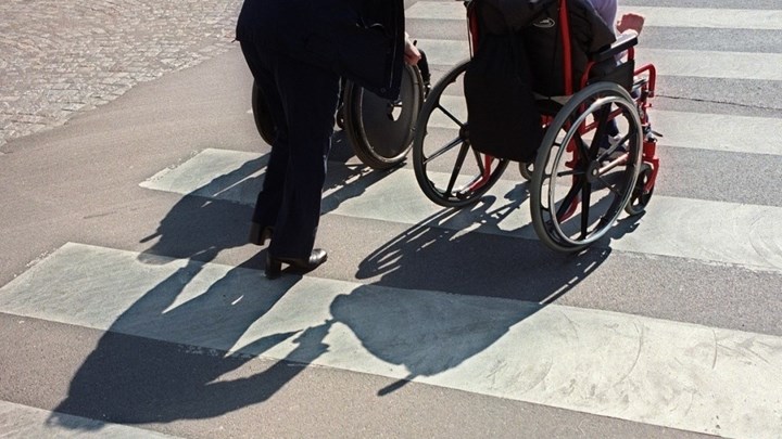 Lockdown – Μετακινήσεις: Τι ισχύει για τους βοηθούς ατόμων με αναπηρία μετά τις 9 το βράδυ
