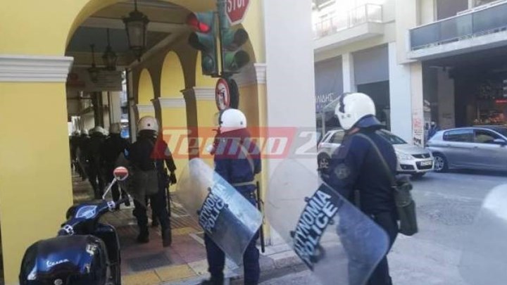 Ένταση και επεισόδια στην Πάτρα – Έγιναν 30 προσαγωγές – ΦΩΤΟ – ΒΙΝΤΕΟ