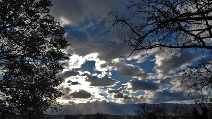 Καιρός: Τοπικές νεφώσεις και άνεμοι έως 7 μποφόρ στο Αιγαίο – Χαμηλές θερμοκρασίες στη Βόρεια Ελλάδα