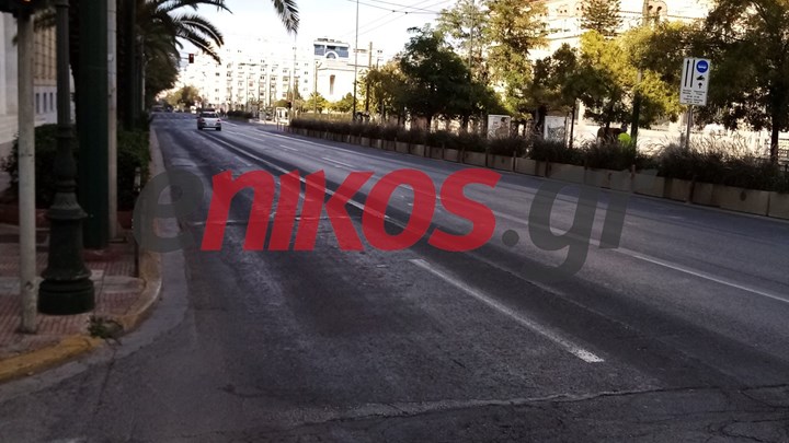 Lockdown: Άδειοι δρόμοι στην Αθήνα – ΦΩΤΟ
