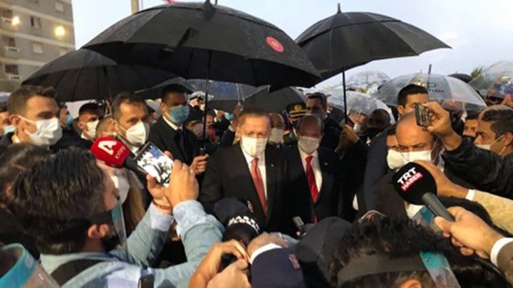 Βαρώσια: Έφτασε στην περίκλειστη πόλη της Αμμοχώστου ο Ερντογάν – ΦΩΤΟ