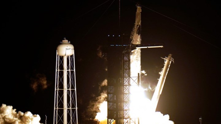 SpaceX: Το ταξίδι του για το διάστημα με πλήρη ομάδα αστροναυτών ξεκίνησε – ΦΩΤΟ – ΒΙΝΤΕΟ