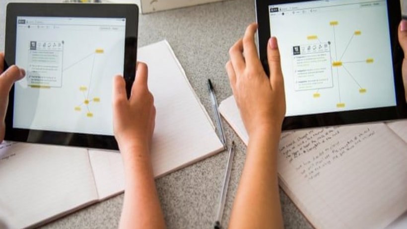 Τηλεκπαίδευση: Μέχρι τέλος Δεκέμβρη θα μοιραστούν 80.000 tablets στους μαθητές – ΒΙΝΤΕΟ