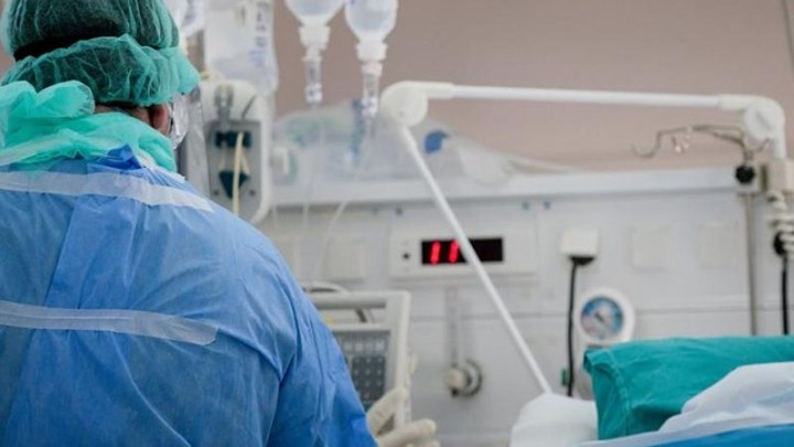 Η σπάνια περίπτωση 45χρονου που πέρασε κορονοϊό τέσσερις φορές – Πώς η μετάλλαξη του ιού τον σκότωσε