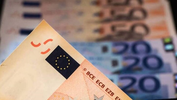 Χριστουγεννιάτικο μέρισμα 300 εκατ. ευρώ – Ποιοι θα λάβουν την έκτακτη οικονομική ενίσχυση