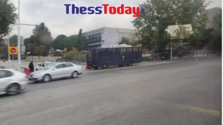 Πολυτεχνείο: Απόρθητο “φρούριο” το ΑΠΘ – Ισχυρές αστυνομικές δυνάμεις και πεζές περιπολίες – ΦΩΤΟ