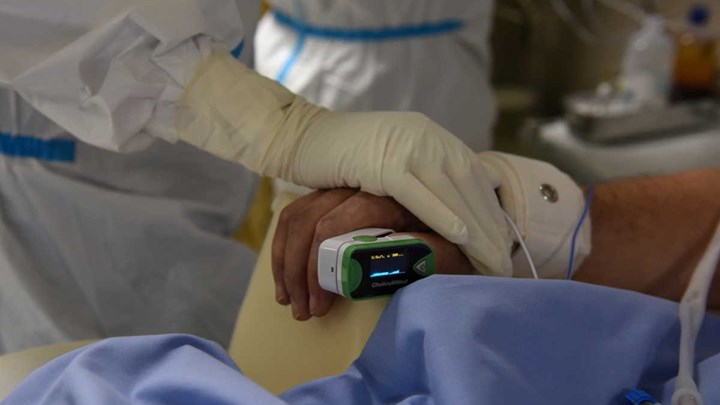 Κορονοϊός – Συγκλονίζει ο διευθυντής ΜΕΘ του “Παπανικολάου”: Κάθε μισή ώρα χάνουμε έναν άνθρωπο