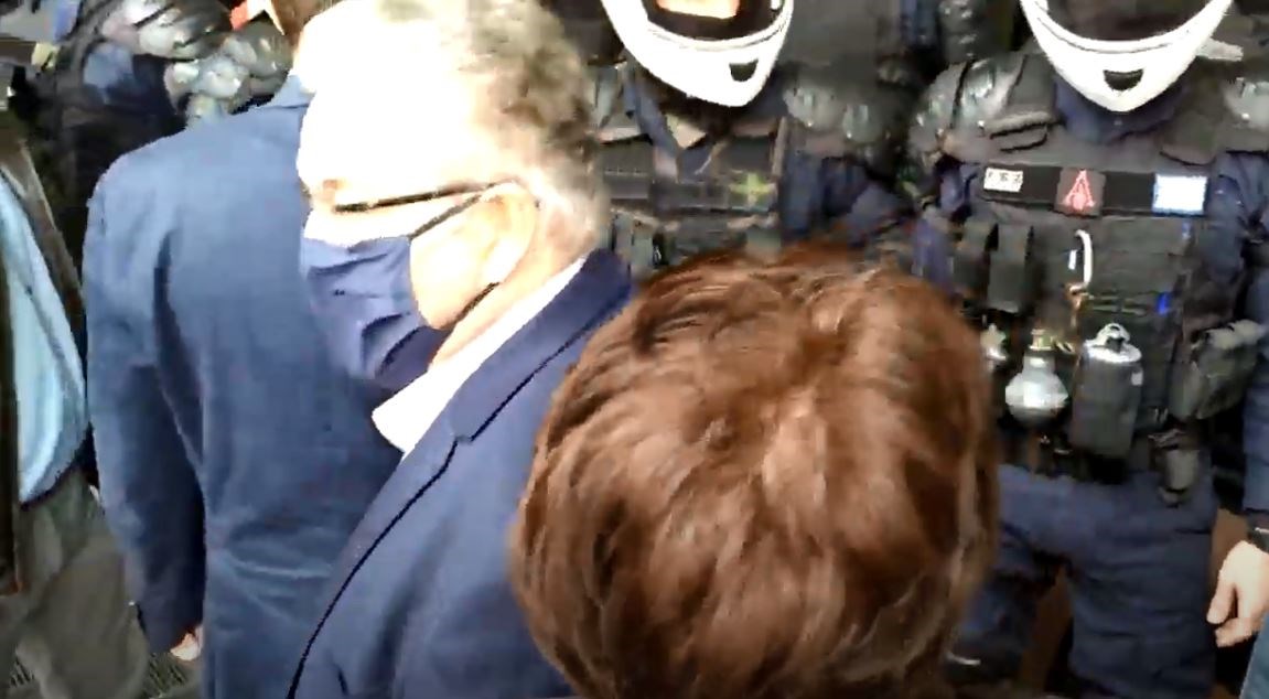 Πολυτεχνείο: Ένταση στο κέντρο της Αθήνας – “Απρόκλητη επίθεση” καταγγέλλει το ΚΚΕ – ΒΙΝΤΕΟ