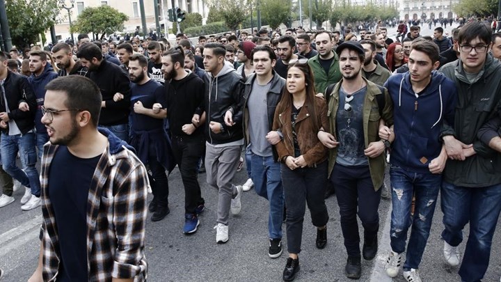 Αντιδράσεις για τη fake φωτογραφία από την πορεία του ΚΚΕ – Η απάντηση του ΑΠΕ-ΜΠΕ