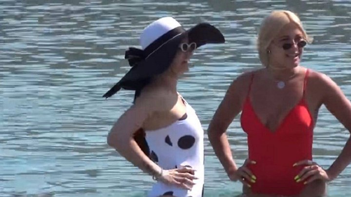 Δήμητρα Αλεξανδράκη: Ξέσπασε κατά των επικριτών της Τούνη – “Γι’ αυτό θα μείνετε μια ζωή στα 800 ευρώ”