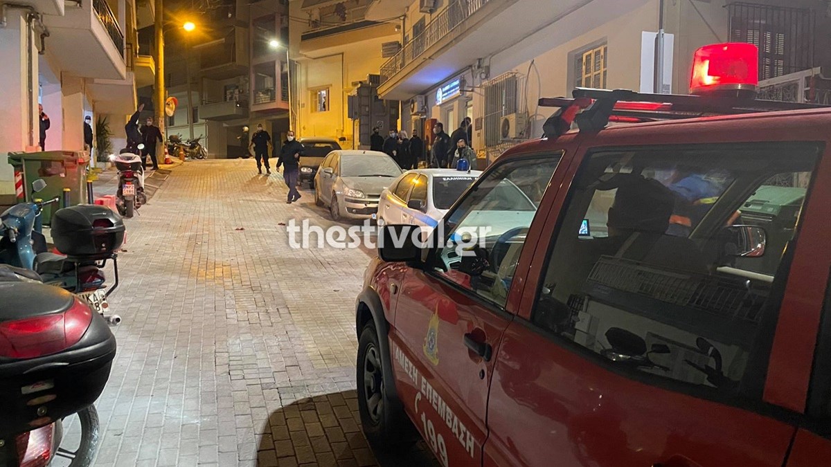 Θεσσαλονίκη: Επίθεση με βόμβες μολότοφ στο Αστυνομικό Τμήμα Συκεών – ΦΩΤΟ