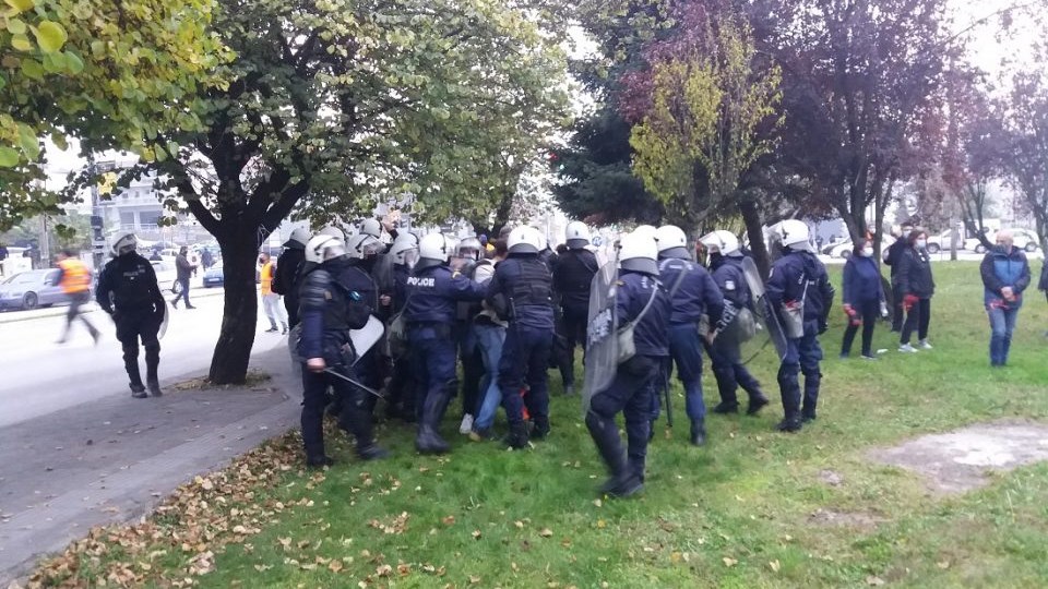 Επέτειος Πολυτεχνείου: Σοβαρά επεισόδια με προσαγωγές στα Ιωάννινα – ΒΙΝΤΕΟ