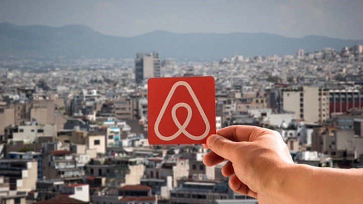Airbnb: “Kύμα” εξόδου από τις πλατφόρμες βραχυχρόνιας μίσθωσης – Οι περιοχές με τη μεγαλύτερη πτώση