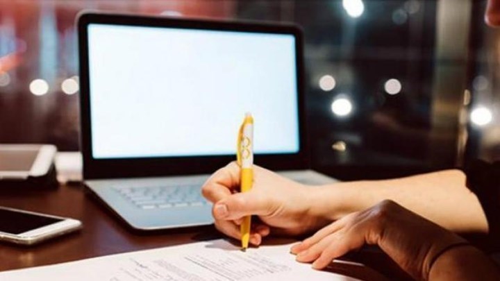 Τηλεκπαίδευση στην Πρωτοβάθμια: Αναφορές για προβλήματα – Τι απαντά το υπουργείο