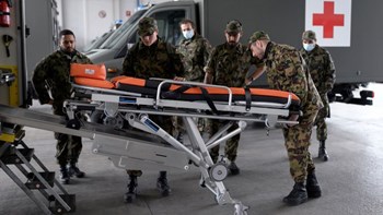 Κορονοϊός: Γεμάτα τα νοσοκομεία στην Ελβετία – Κινητοποιείται ο στρατός
