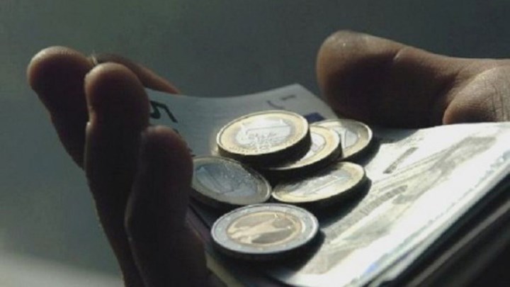 Έκτακτο επίδομα Χριστουγέννων: Ποιοι το δικαιούνται – Τα ποσά και η ημερομηνία πληρωμής