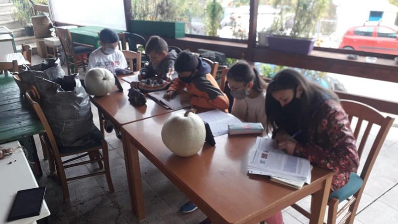 Πολιτική κόντρα για την τηλεκπαίδευση – Η ανάρτηση Τσίπρα και η απάντηση του κυβερνητικού εκπροσώπου