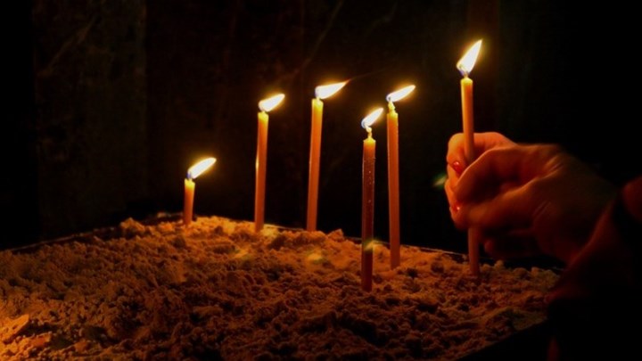 Κορονοϊός: Είδα την κηδεία του πατέρα μου μέσω Viber – Η μαρτυρία που συγκλονίζει – ΒΙΝΤΕΟ