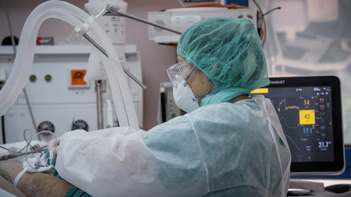 Κορονοϊός: Σοκάρει η μαρτυρία γιατρού που μολύνθηκε- “Ένιωθα πως δεν μου έφτανε το οξυγόνο που μου έδιναν”