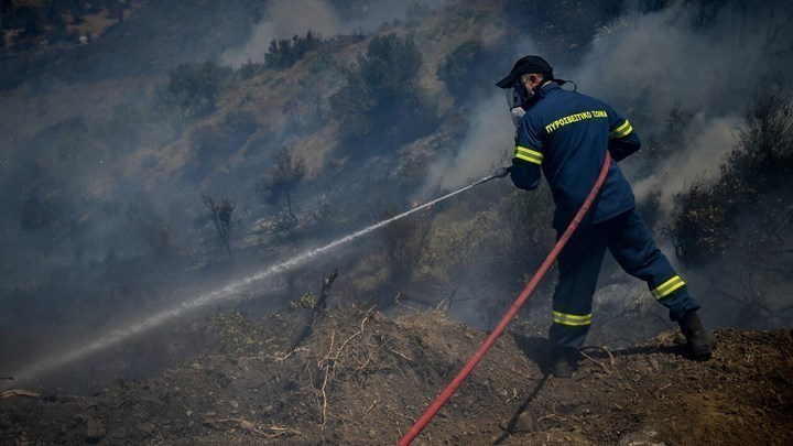 Φωτιά ΤΩΡΑ στους Αγίους Θεοδώρους