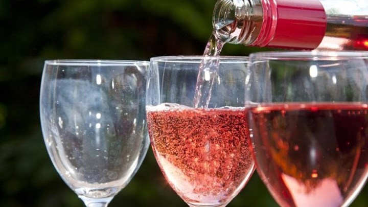 “Ξέχασαν” το lockdown στην Κρήτη: “Καμπάνες” σε ιδιοκτήτες και πελάτες ταβέρνας και καφενείου