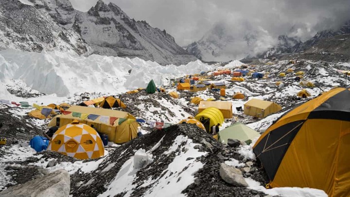 Ανακαλύφθηκαν μικροπλαστικά ακόμη και κοντά στην κορυφή του Έβερεστ