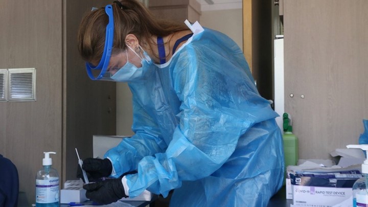 Κορονοϊός: Γιατί καθυστερεί η μείωση των κρουσμάτων παρά το lockdown