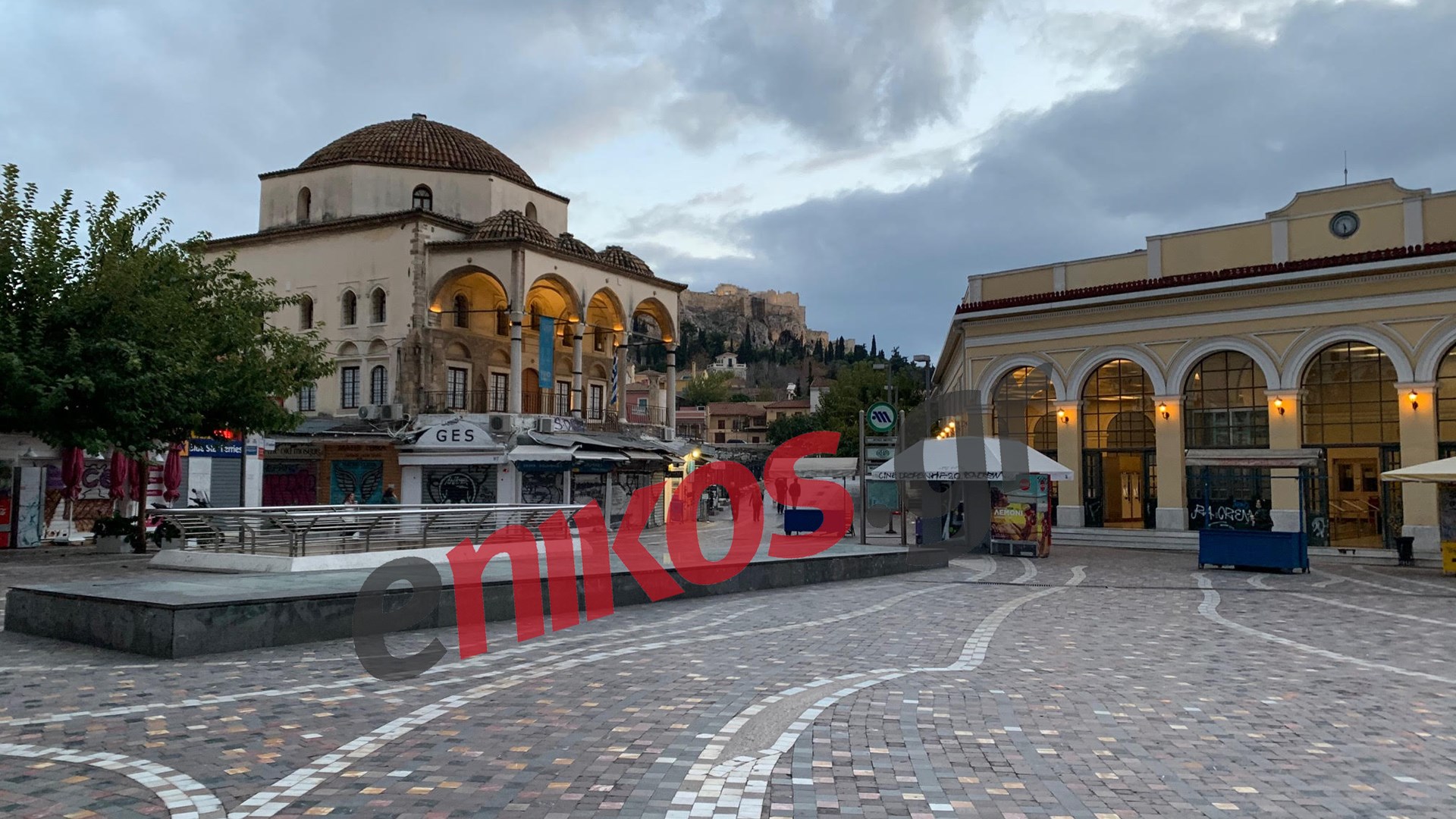 Lockdown: Πρωτόγνωρες εικόνες στην Αθήνα – Άδειοι οι κεντρικοί δρόμοι και οι γειτονιές που έσφυζαν από ζωή