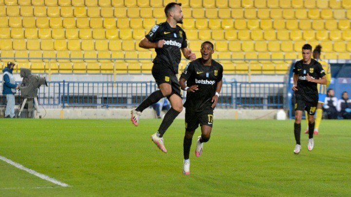 Άρης: Στην κορυφή με τον Ολυμπιακό μετά τη νίκη επί του Παναιτωλικού