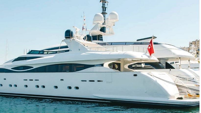 Νέες φουρτούνες: Δεσμεύτηκαν οι δύο θαλαμηγοί της οικογένειας Κουτσολιούτσου