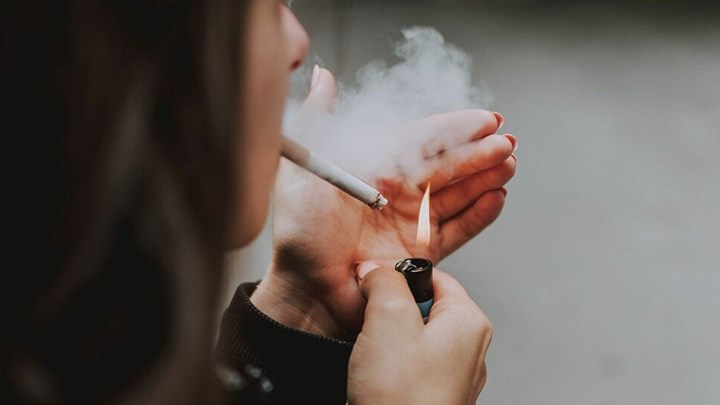 Κορονοϊός: Πώς η έκθεση των ανθρώπινων κυττάρων στον καπνό του τσιγάρου τα καθιστά πιο ευάλωτα στον ιό