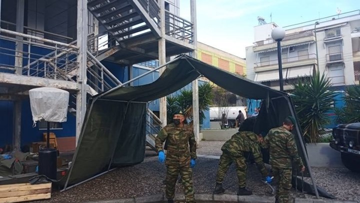 Κορονοϊός- Βόλος: Στήθηκαν σκηνές του στρατού στο “Αχιλλοπούλειο” για εξέταση ύποπτων κρουσμάτων