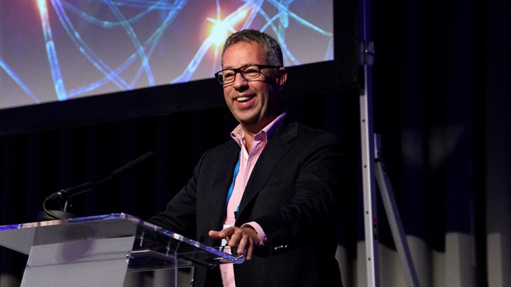 Μενέλαος Πάγκαλος: Ένας Έλληνας “ιππότης” πίσω από το εμβόλιο της AstraZeneca