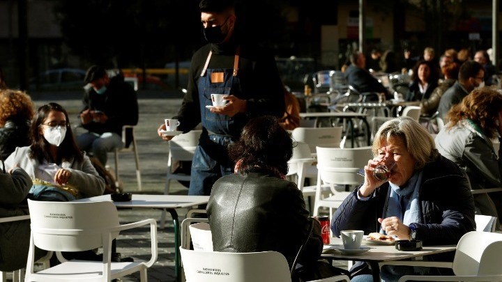 Βαρκελώνη: Άνοιξαν μπαρ και εστιατόρια μετά τη χαλάρωση των περιορισμών