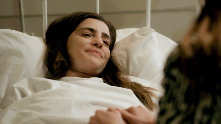 Άγριες Μέλισσες: Η Ελένη μαθαίνει ένα αναπάντεχο νέο που θα αλλάξει τη ζωή της