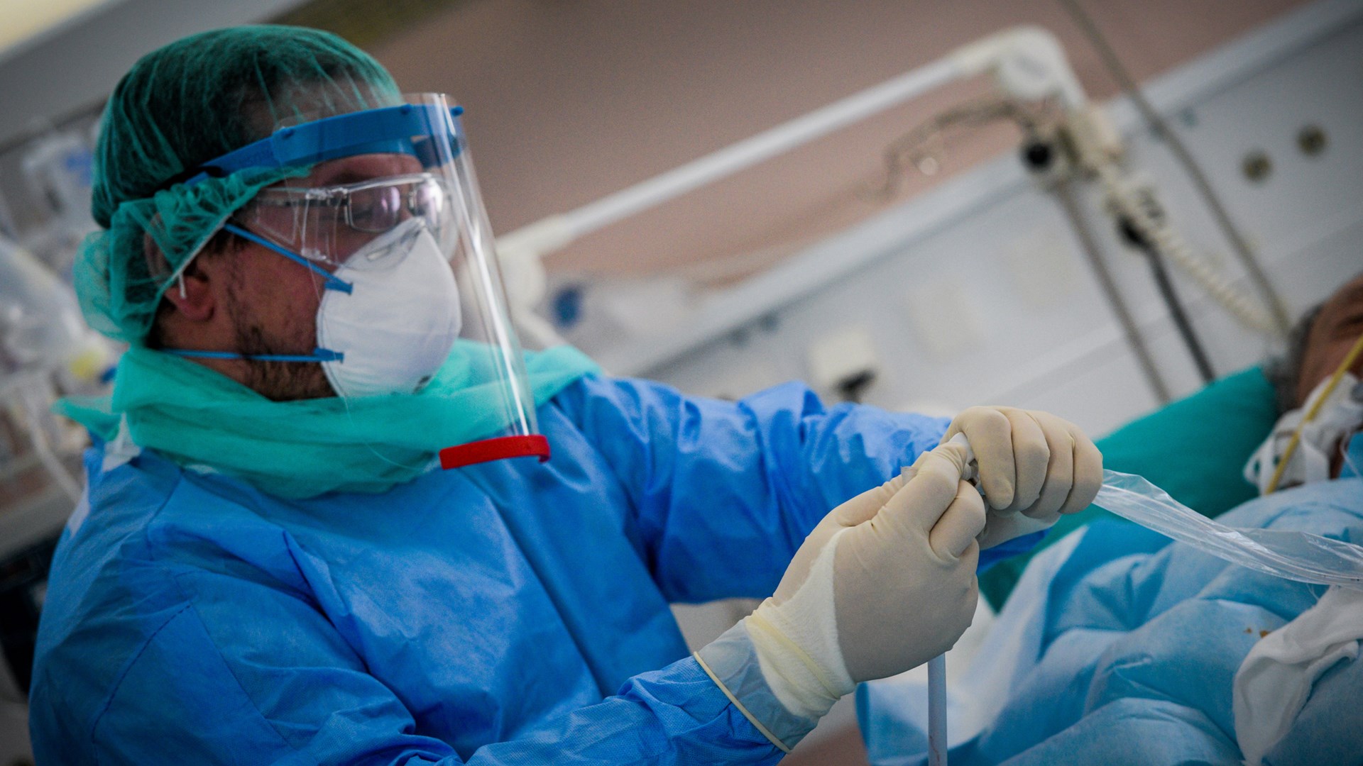 Κορονοϊός: Πέθανε 54χρονη νοσηλεύτρια από τη Δράμα – Θετικοί 70 εργαζόμενοι στο νοσοκομείο της πόλης