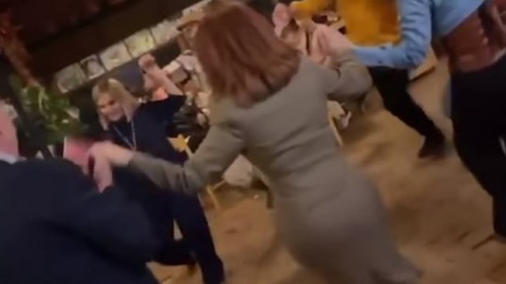 Χαμός στην Αλβανία: Ο Πρόεδρος της χώρας πήγε σε “κορονο-πάρτι” – Έσερνε τον χορό η γυναίκα του