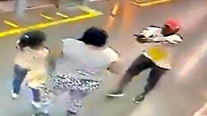 Κολομβία: Πρώην σύντροφος δολοφόνησε εν ψυχρώ μητέρα μπροστά στα δύο παιδιά της – ΒΙΝΤΕΟ