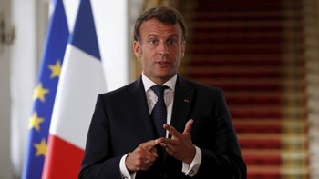 Κορονοϊός: Ο Μακρόν καλεί τους Γάλλους να αποφύγουν ένα τρίτο κύμα – Πότε ξεκινά η άρση του lockdown