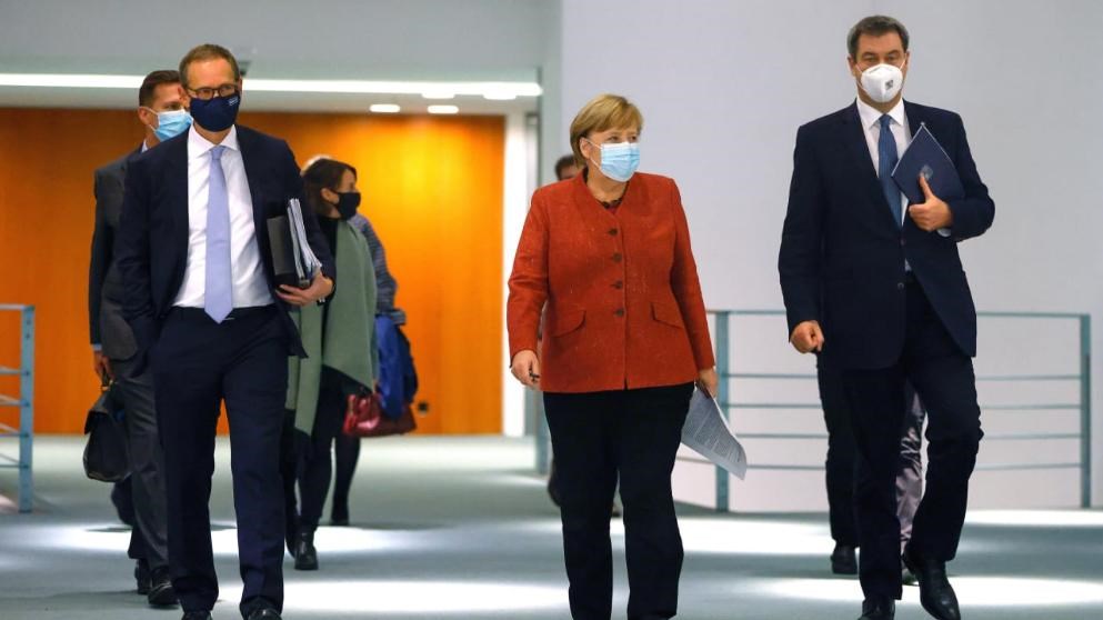 ΕΚΤΑΚΤΟ – Βερολίνο: Αυτοκίνητο έπεσε πάνω στην πύλη της Καγκελαρίας – ΤΩΡΑ