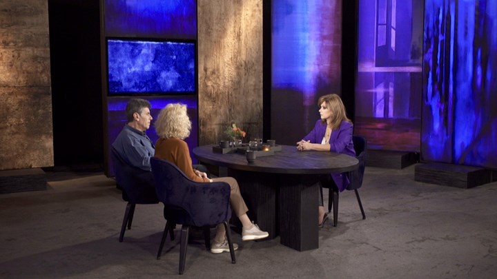 Η Ναταλία Τσαλίκη και ο Γιάννης Μπέζος «Προσωπικά» με την Έλενα Κατρίτση