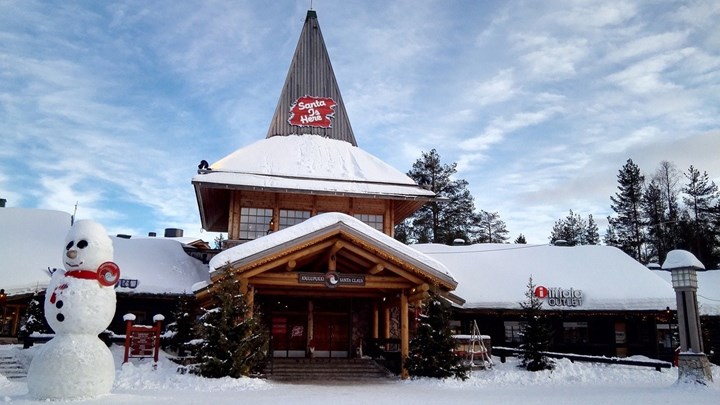 Ροβανιέμι: Αυτός είναι ο Έλληνας που ζει στο χωριό του Άγιου Βασίλη – ΒΙΝΤΕΟ