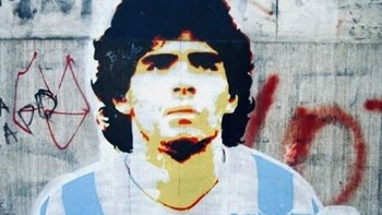 Τσίπρας για Μαραντόνα: Έφυγε ο Ντιέγκο των παιδικών μας αναμνήσεων