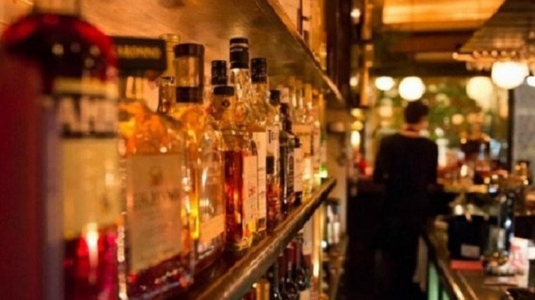 Κορονοϊός – Κρήτη: Μπαρ στα Χανιά άνοιξε παρά τις απαγορεύσεις – Συνελήφθη ο ιδιοκτήτης