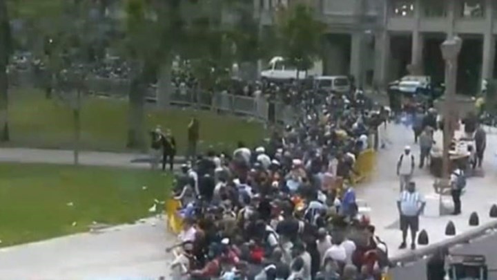 Μαραντόνα: Επεισόδια στο τελευταίο “αντίο” στον “Θεό” του ποδοσφαίρου