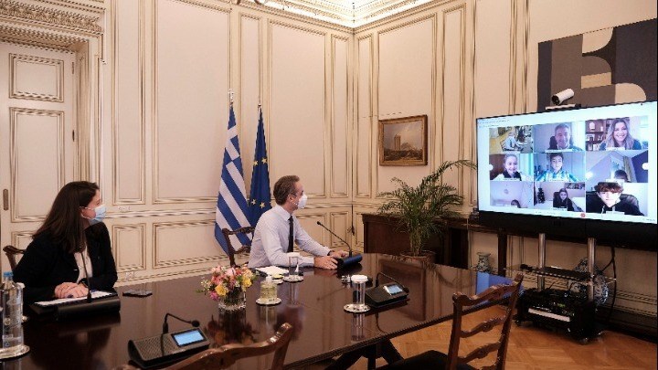 Τηλεδιάσκεψη Μητσοτάκη με μαθητές: Τα πρώτα σχολεία που θα ανοίξουν είναι τα δημοτικά – Λίγη υπομονή