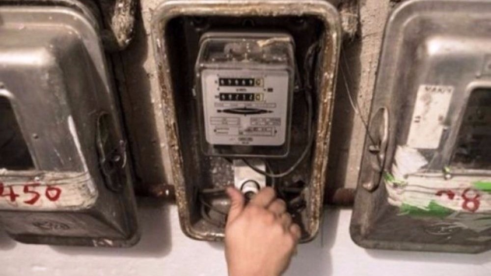 “Σε παρακαλώ κόψε το ρεύμα σε μία ώρα, τώρα κάνει μάθημα το παιδί μου” – Η ιστορία που συγκλονίζει