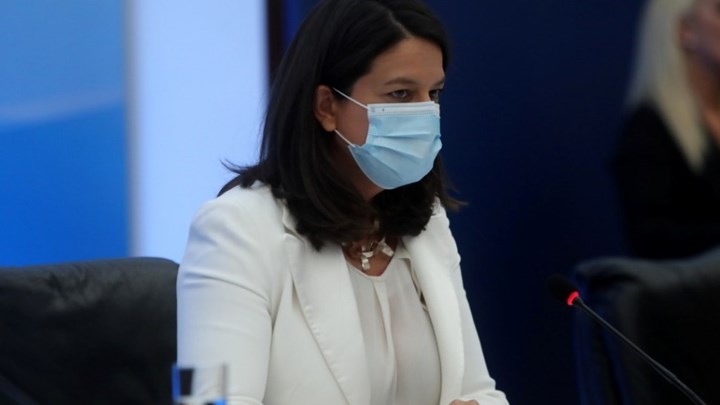 Κορονοϊός: Ανοίγουν τα σχολεία πριν από τα Χριστούγεννα; – Τι δήλωσε η Κεραμέως