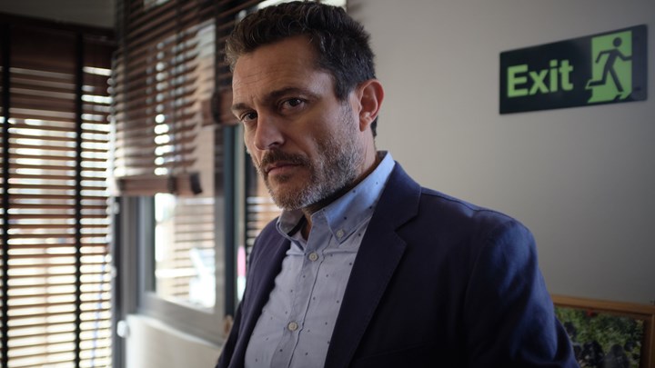 Ήλιος: Ο Φίλιππος αισθάνεται ότι χάνει τον έλεγχο της οικογένειάς του – Τι θα συμβεί με την Λήδα;