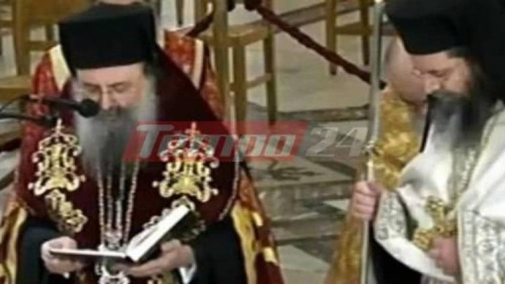 Άγιος Ανδρέας: Γονατιστός και συγκινημένος ο Μητροπολίτης Πατρών προσεύχεται για την σωτηρία από την πανδημία